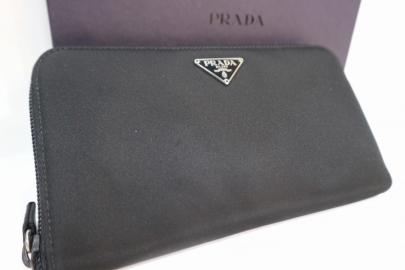 「インポートブランドのPRADA 」