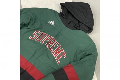 「ストリートブランドのSUPREME 」