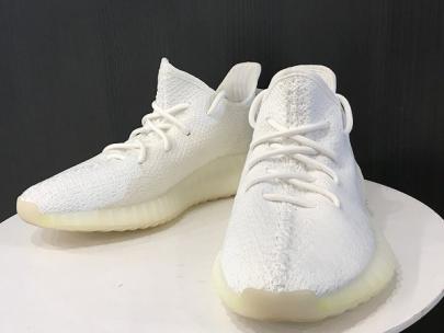 「スポーツブランドのadidas YEEZY 」