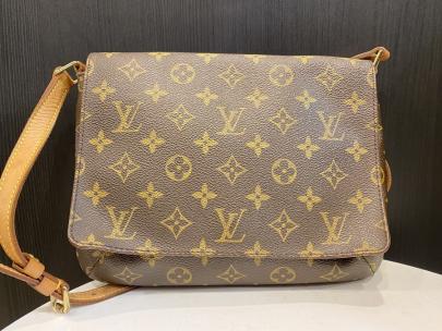 「ラグジュアリーブランドのLOUIS VUITTON 」