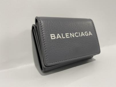 「ラグジュアリーブランドのBALENCIAGA 」