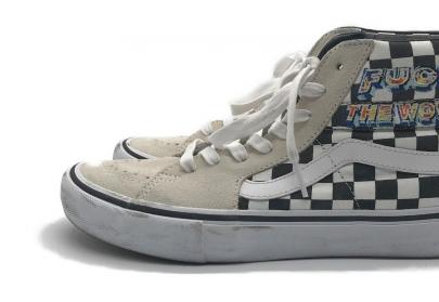 「スニーカーのSUPREME VANS 」