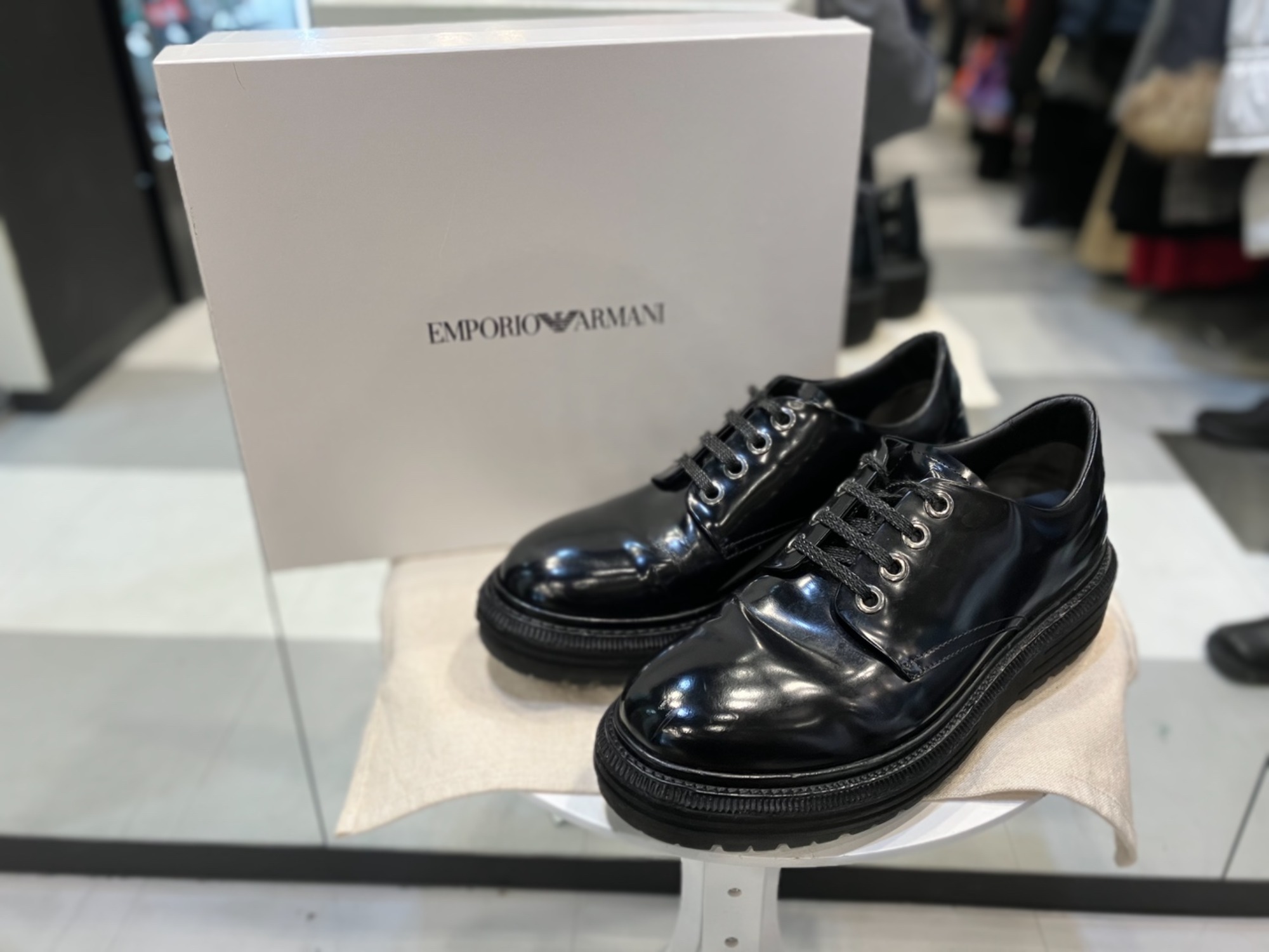 EMPORIO ARMANI/エンポリオアルマーニ】から「エナメル レースアップ