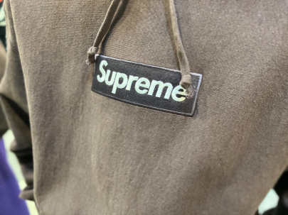 「ストリートブランドのSUPREME 」