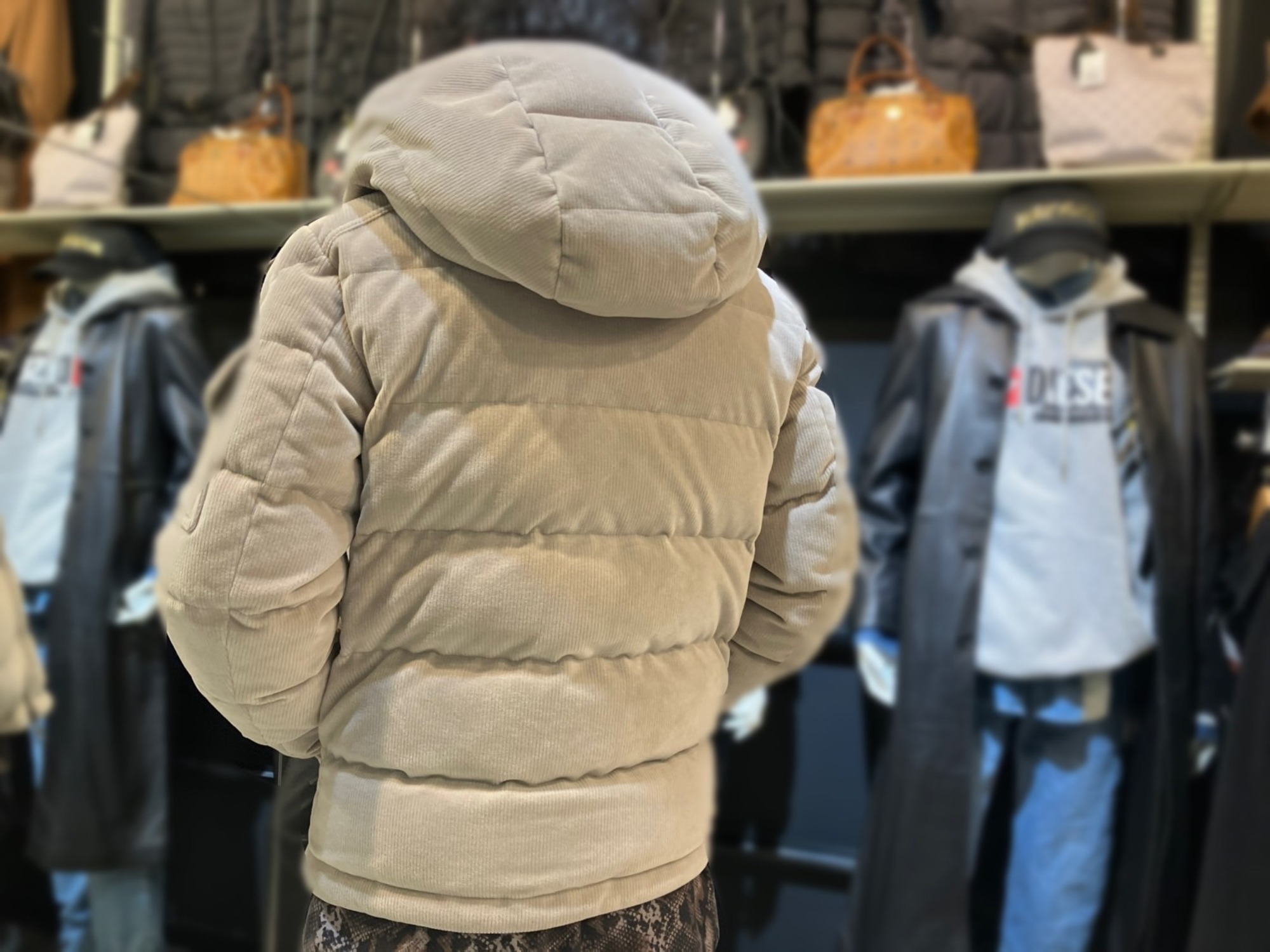 MONCLER/モンクレール】から「MAYA GIUBBOTTO フード付 ジップ MONCLER/モンクレール】から「MAYA GIUBBOTTO フード付 ジップ