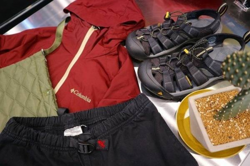 スポーツブランドのアウトドアブランド