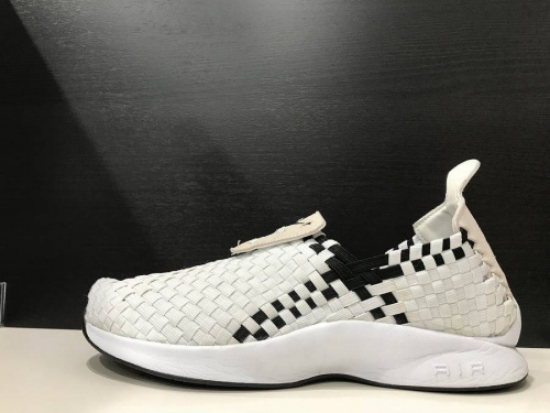 スニーカーの三鷹南口