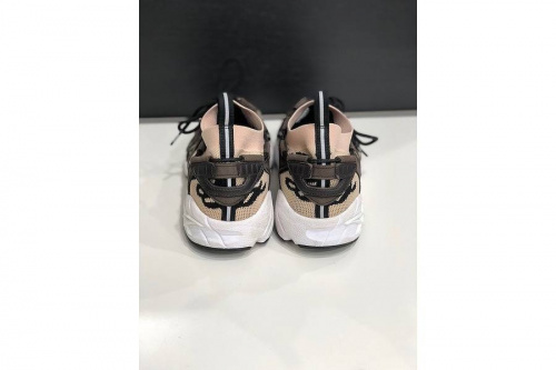 18年08月23日：画像８