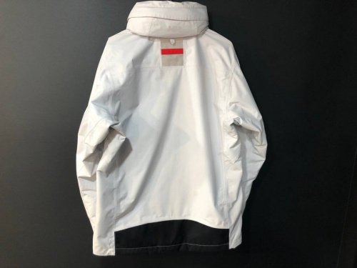 ナイロンパーカー