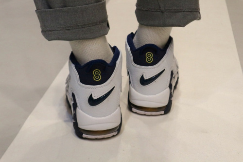 ナイキのAIR MORE UPTEMPO