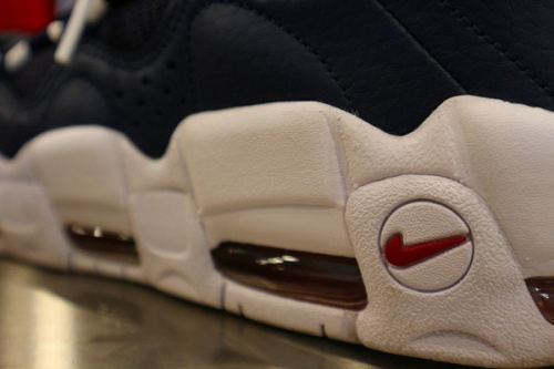 ナイキのAIR MORE MONEY