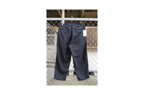 ソフネットのクロップドワイドテーパードイージーパンツ