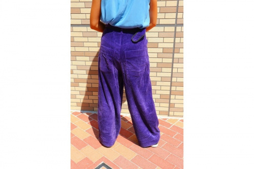 コーデュロイパンツの三鷹南口