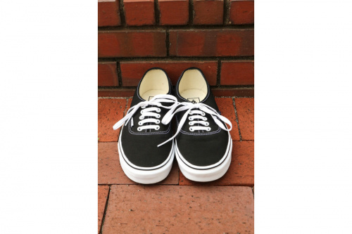 スニーカーの三鷹南口