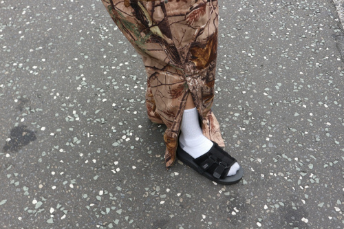 ダック地フーデッドジャケットの三鷹南口