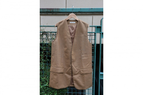 ショールカラーベストの三鷹南口