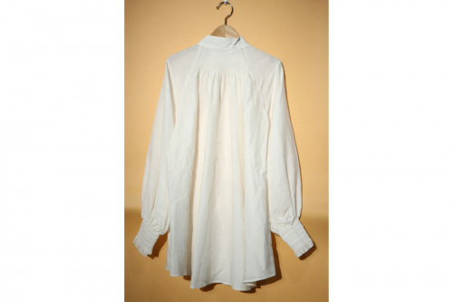 カーサフラインのコットンブラウス