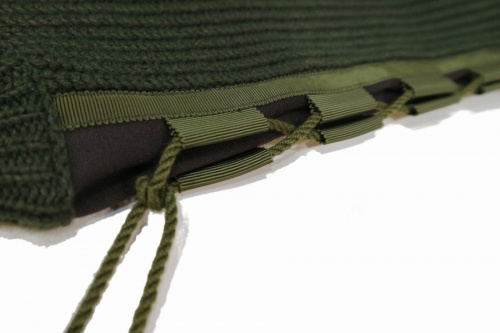 ニットのレースアップ