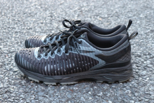 アシックス×キコ・コスタディノフのスニーカー