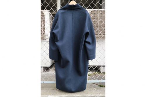 アヴァ・アドールのウールコート