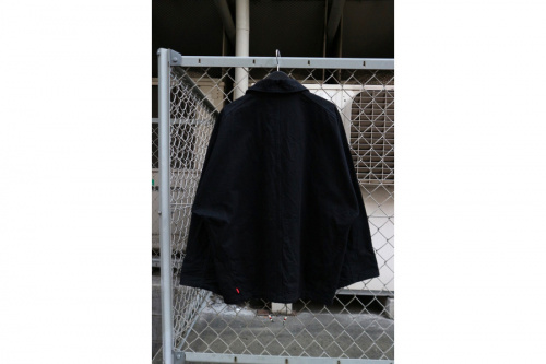 ネオンサインのデニムコーチジャケット