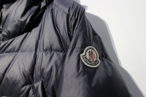 インポートブランドのMONCLER S