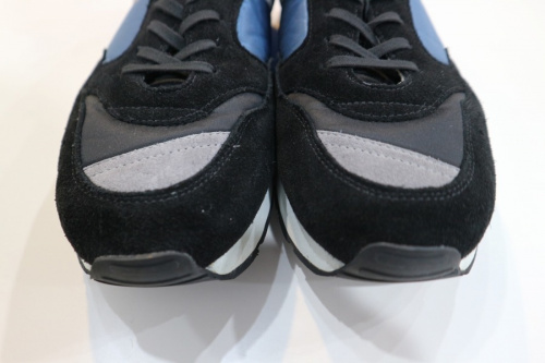 リプロダクションオブファウンドのスニーカー