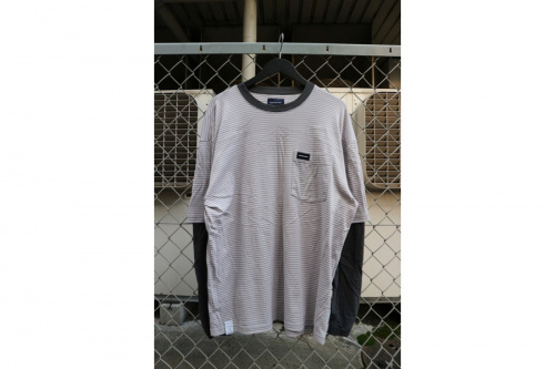 プルオーバーパーカーの三鷹南口