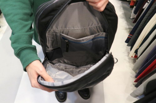 バックパックの三鷹南口