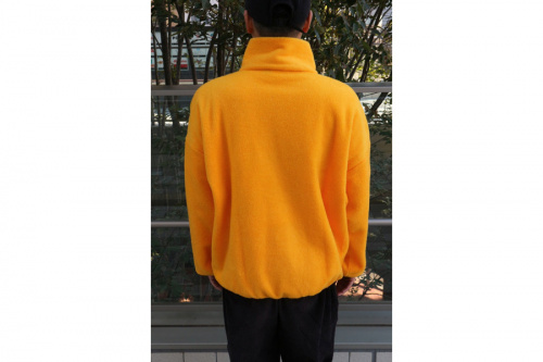 ポーラーハーフジップフリースカットソーの三鷹南口