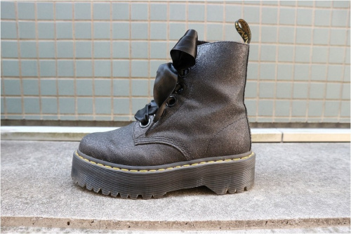 ト゛クターマーチンのMOLLY GLITTER 6EYE BOOT