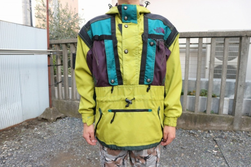 アノラックパーカーの三鷹南口