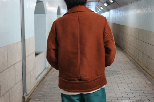 ベルテッドジャケットの三鷹南口