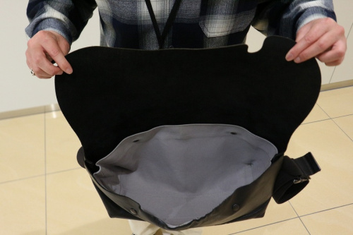 メッセンジャーバッグの三鷹南口