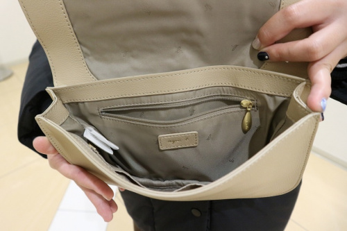 アニエスべーボヤージュのフラップショルダーバック