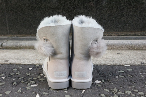 ムートンブーツの三鷹南口