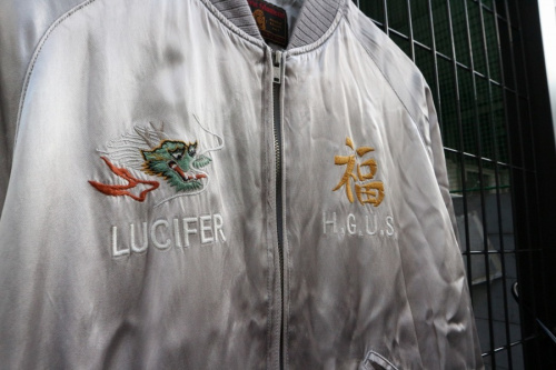 PARADISE刺繍スカジャンの三鷹南口