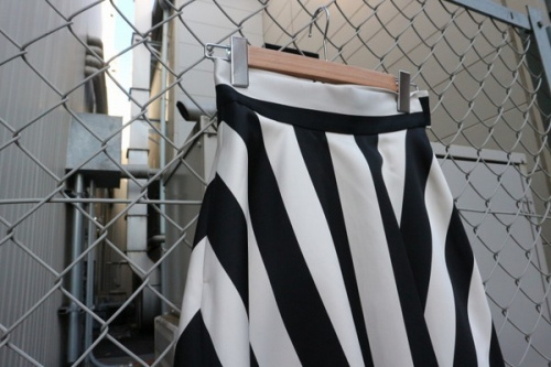 シートーキョーのストライプスカート