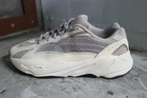 adidasのアディダス