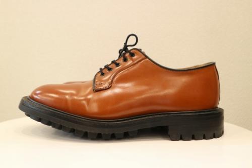 トリッカーズのプレーントゥシューズ