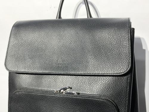 グッチのレザーバックパック