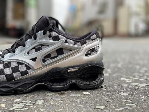 スニーカーのBEAMS別注