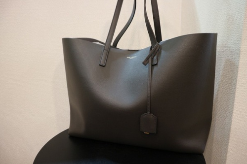 ラグジュアリーブランドのSaint Laurent Paris