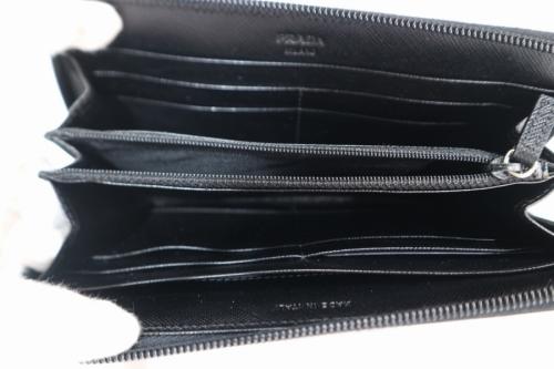 プラダのウォレット