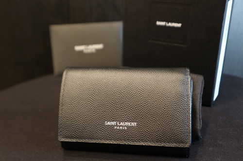 ラグジュアリーブランドのSaint Laurent Paris