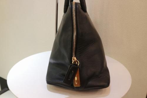 プラダのﾚｻﾞｰﾊﾝﾄﾞﾊﾞｯｸﾞ