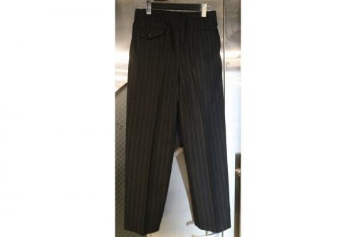 タックパンツ　テーラードジャケットのセットアップ