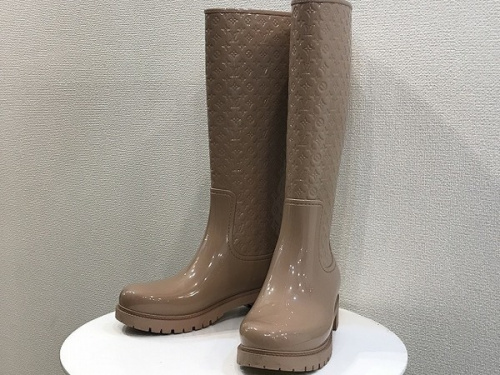 ラグジュアリーブランドのLOUIS VUITTON 　