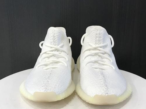 adidas YEEZYのアディダスイージー