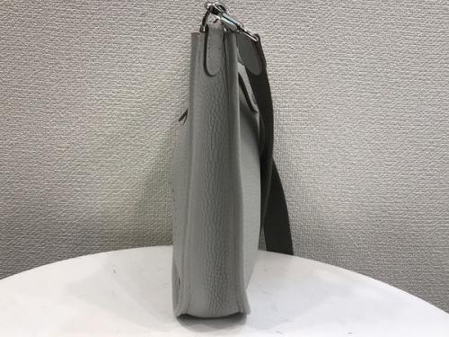 ショルダーバッグ